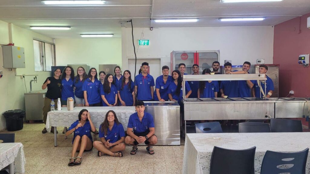 צוות בני המושבים